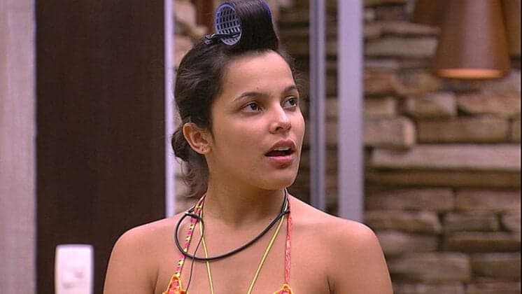 "BBB17": Após falar sobre deficiência de Marinalva, Emilly critica almoço de Ieda