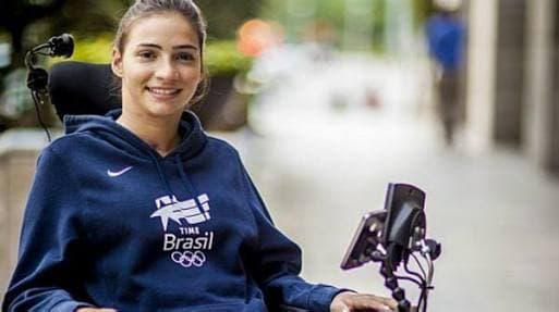 Lais Souza comemora recuperação após acidente: "Em pé! "