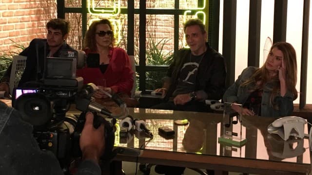 "Rock Story": Néia invade gravadora e deixa Diana enfurecida