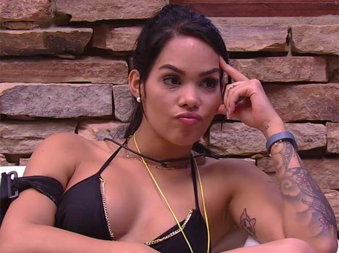 Ex-BBB Mayara fala sobre comentários que ela seria transexual