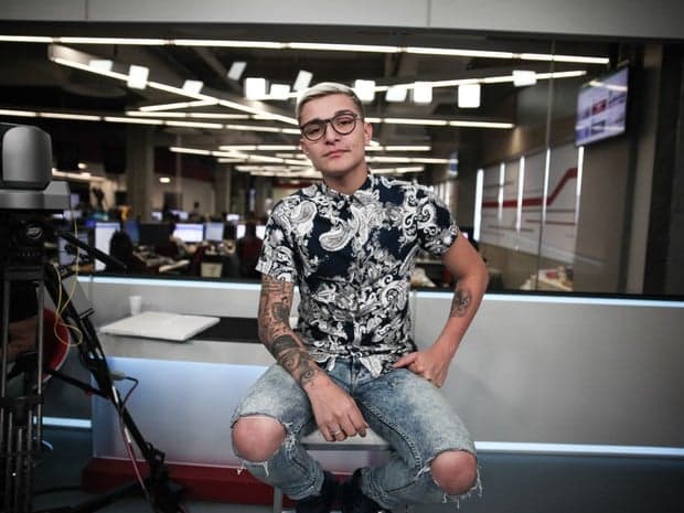 MC Gui surpreende ao parecer com dois pinos, 22 pontos e cicatriz enorme