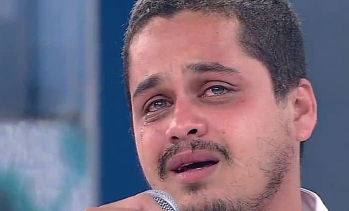 Internautas criticam "Domingo Show" por ajuda a ator que quer voltar à TV