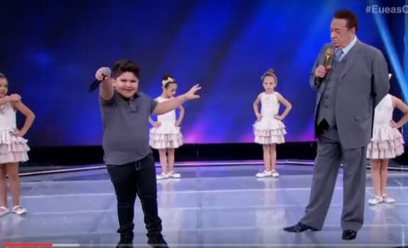 Garoto de 7 anos se irrita com Raul Gil e "responde" o apresentador