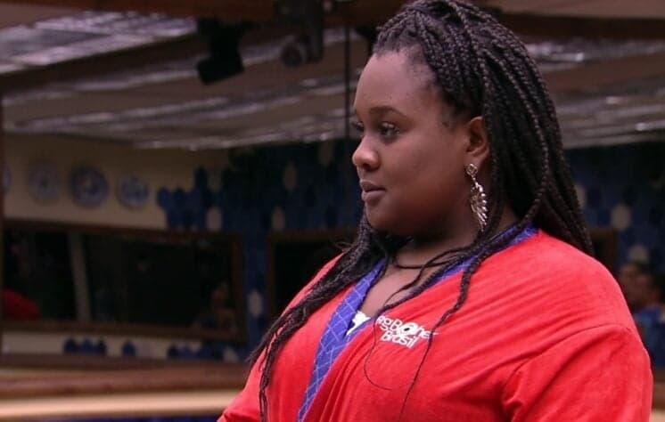 "BBB 17": Roberta troca de roupa e mostra partes íntimas