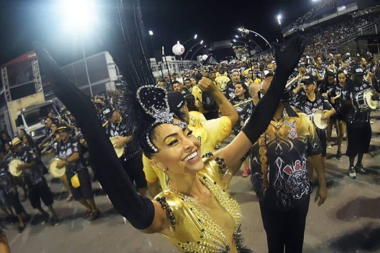 Globo e SBT perdem audiência com Carnaval e RedeTV! cresce; confira os consolidados de sexta-feira (24/02/2017)