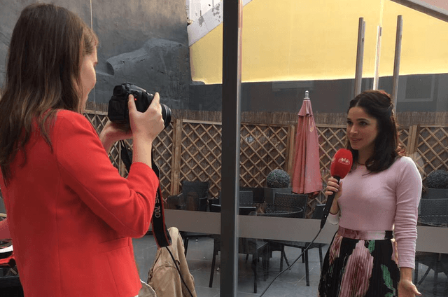 Sabrina Petraglia participa de programa em Portugal para falar sobre casal "Shirlipe" de "Haja Coração"