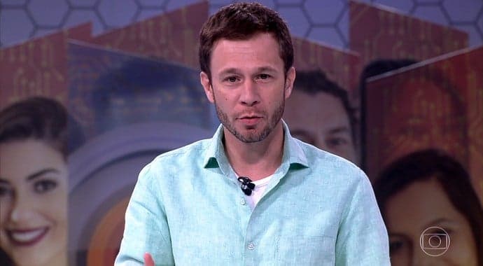 Tiago Leifert trata "BBBs" como "escolinha" e vira piada