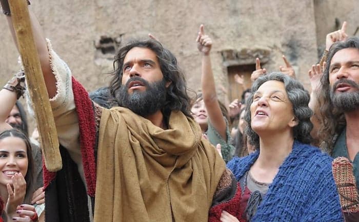 Ainda acreditando no sucesso da reprise de "Os Dez Mandamentos", Record adota estratégia