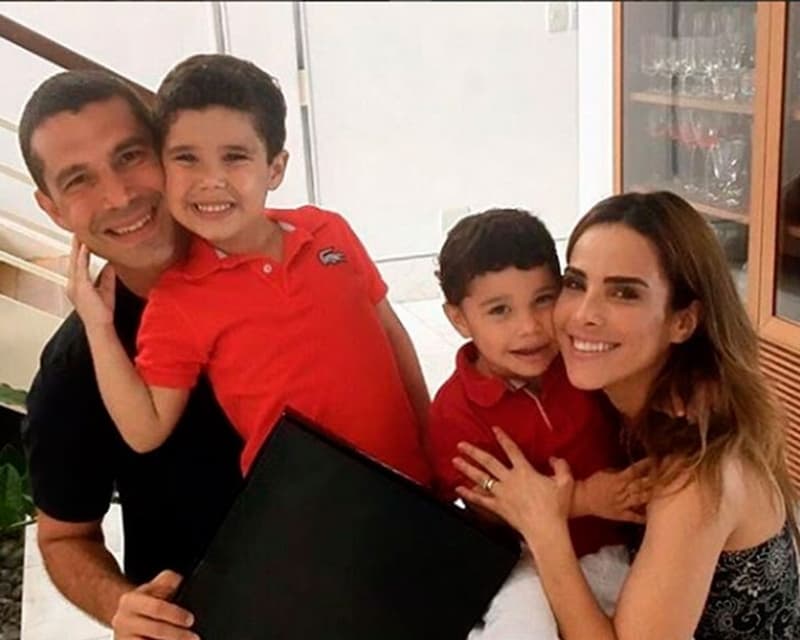 Wanessa Camargo, marido e os dois filhos (Foto: Reprodução)