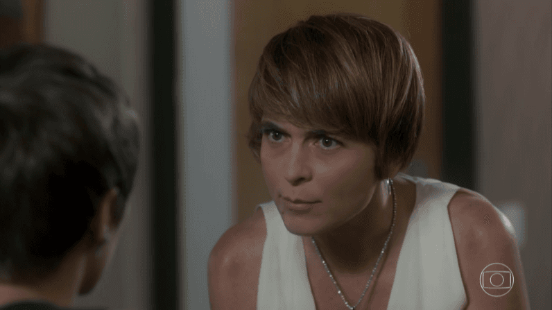 Helô (Cláudia Abreu) em cena de "A Lei do Amor" (Foto: Reprodução/Globo) Helô (Cláudia Abreu) em cena de "A Lei do Amor" (Foto: Reprodução/Globo)