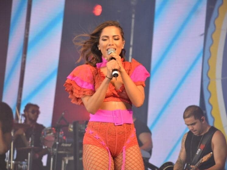 Anitta emite nota detonando notícia sobre interesse de Justin Bieber