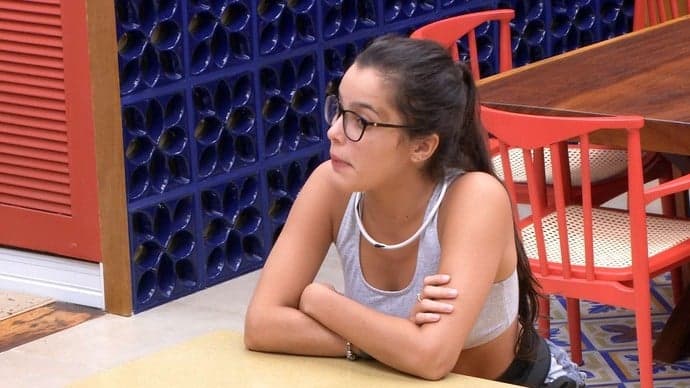 "BBB17": Emilly sente ciúmes novamente de Vivian após troca de olhares de Marcos