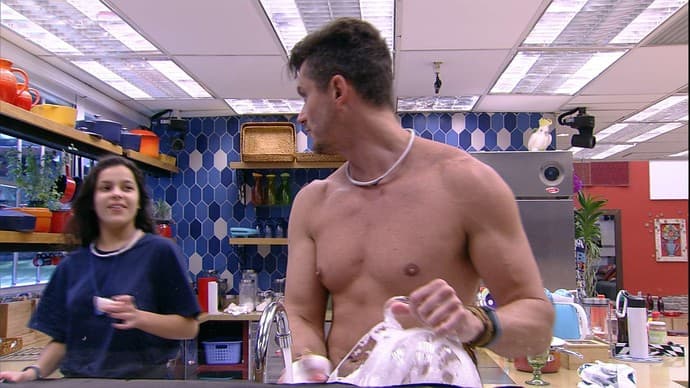 "BBB17": Marcos e Emilly detonam Rômulo