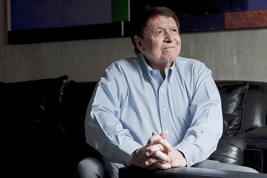 Antigo "mandachuva" da Globo, Boni se reúne com direção da emissora