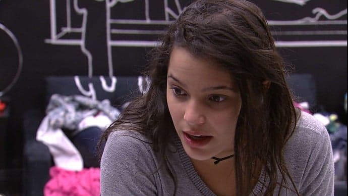 "BBB17": Emilly sobre Marcos: "Pode estar me usando"