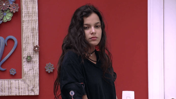 "BBB17": Emilly discute e destrata Marcos após ele ser alertado por Roberta