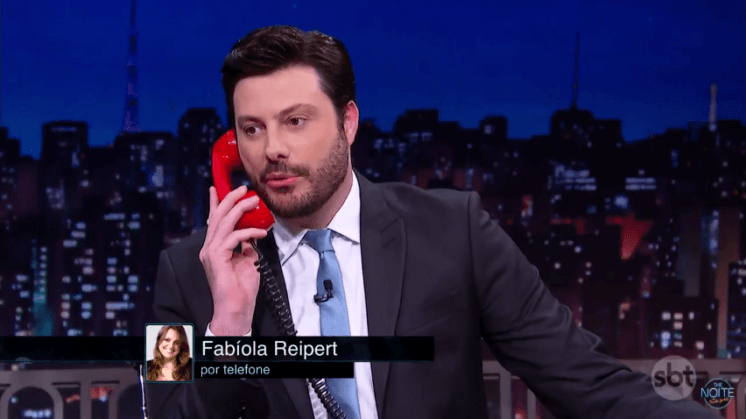 Danilo Gentili liga para Fabíola Reipert durante o "The Noite" e a chama de "cara de pau"