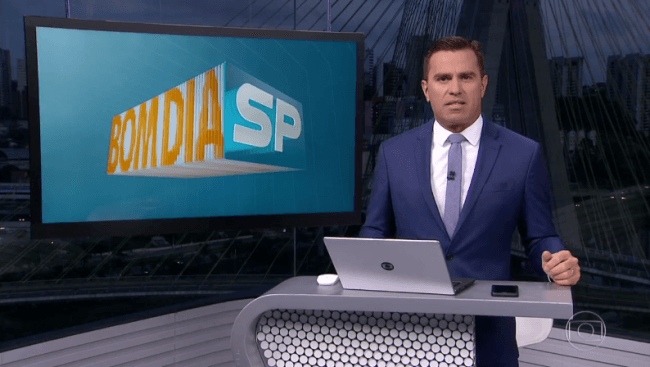 Seguindo previsão de Silvio Santos e dominação da Record, Globo é controlada por jornalismo e muda programação