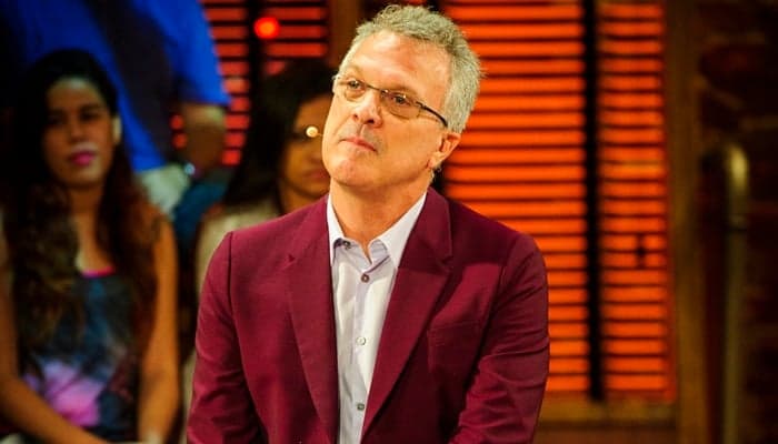 Fora do ar, programa de Pedro Bial permanece sem data de estreia
