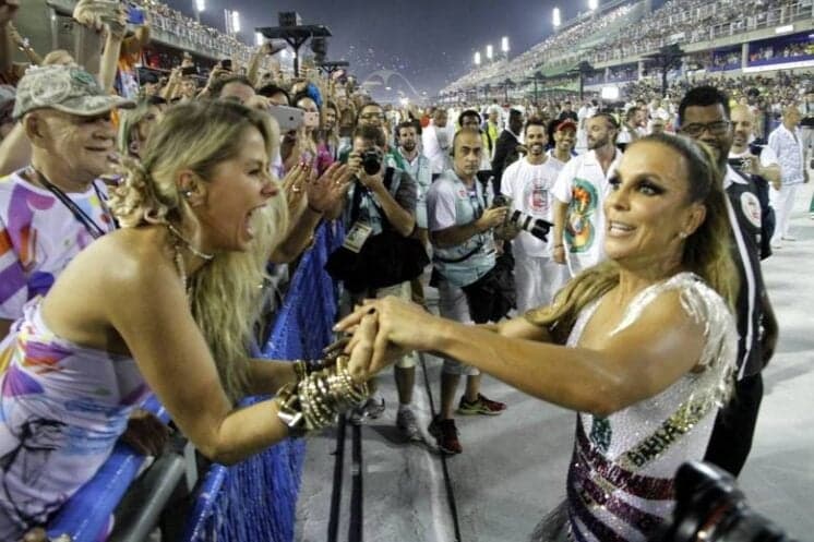 Após ignorar Adriane Galisteu, Ivete Sangalo vira meme na internet