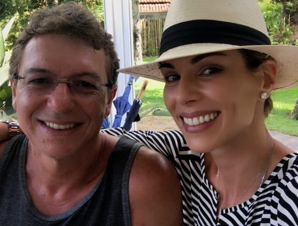Ana Furtado completa 17 anos de casamento com Boninho e ganha presente