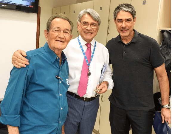 Em foto raríssima, repórter mostra Léo Batista, Sérgio Chapelin e William Bonner juntos na Globo