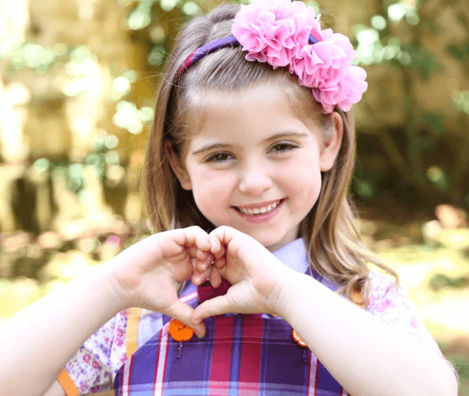Sem saber ler, saiba como a protagonista de "Carinha de Anjo" decora suas falas