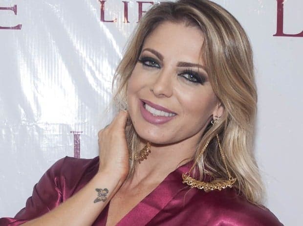 Sheila Mello chama atenção ao ficar correndo com roupa de ginástica na Casablanca; entenda