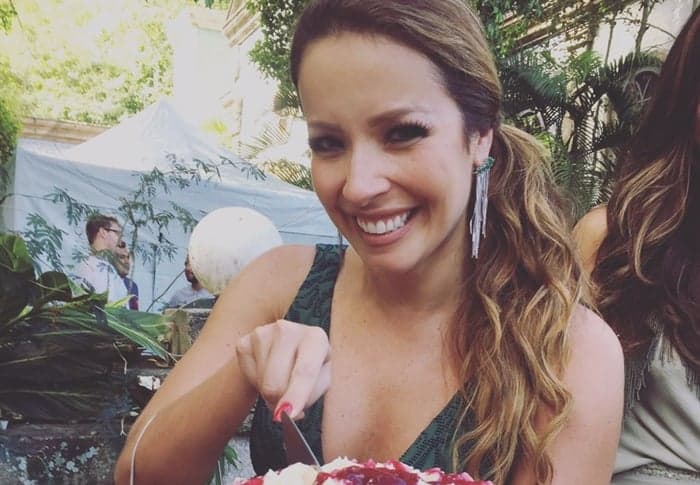 Renata Dominguez comemora aniversário trabalhando e fará festa com elenco de "Sol Nascente"