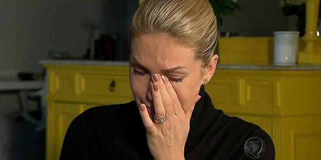 Em comunicado sobre saída da TV paga, SBT traz apresentadores "chorando"