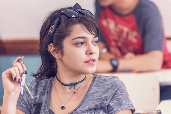 Ex-"Malhação" posta foto nua e causa alvoroço na internet