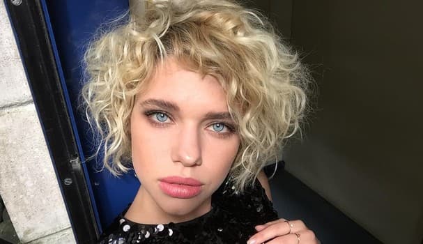 Bruna Linzmeyer é flagrada aos beijos com nova namorada