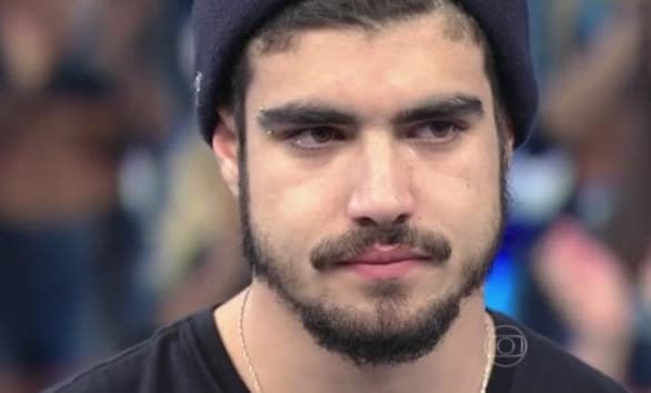 Caio Castro é processado em R$ 100 mil após agredir fotógrafo