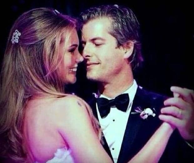 Após se separar de Victor Chaves por ciúmes excessivo, Claudia Swarowsky segue a vida