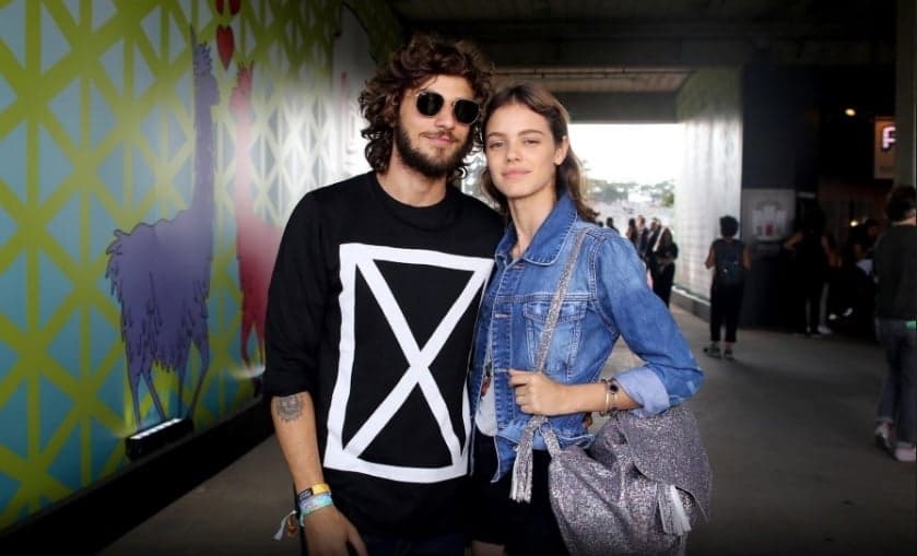 O casal de atores Chay Suede e Laura Neiva. (Imagem: Thiago Duran/AgNews)