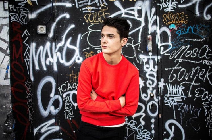 DJ Kungs fala sobre o hit 'This Girl' e novos projetos; assista