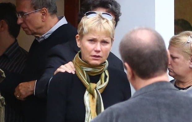Em momento triste e difícil, Xuxa decide o que fará com as cinzas do pai