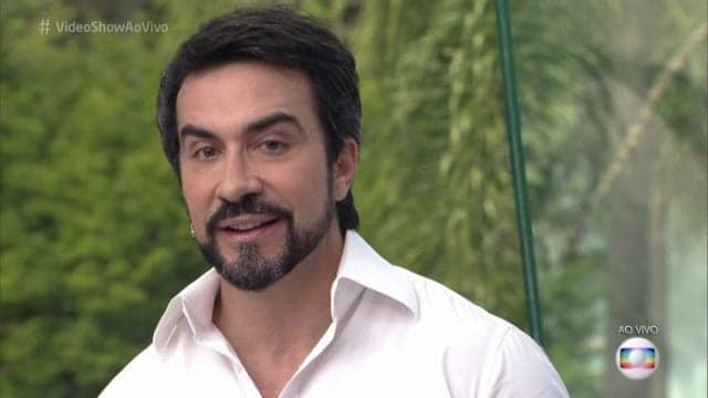 Padre Fabio de Melo recebe conselho amoroso, "mete a boca" e acaba "assediado" por interesseiros