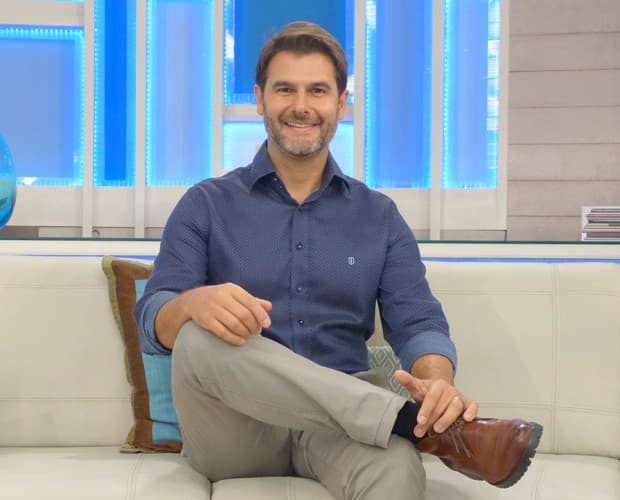 Médico bonitão do "Encontro" se separa da mulher e causa frisson nos bastidores do programa