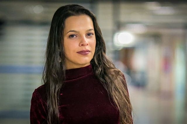 Irmã de Emilly, Mayla ostenta viagem na internet e é zombada