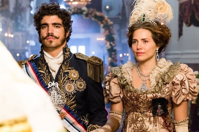 "Novo Mundo": Leopoldina chega para o casamento e Dom Pedro tenta seduzir Anna