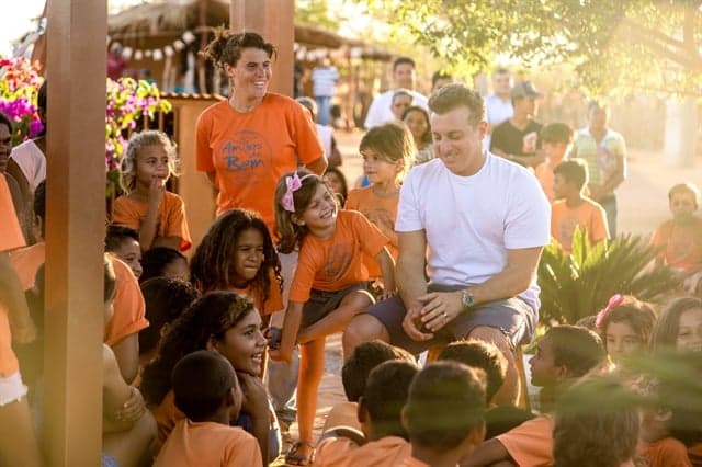 Globo grava "Caldeirão do Huck" especial com "herois da vida real" e artistas