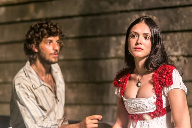 Isabelle Drummond volta a falar sobre suposto affair com Chay Suede
