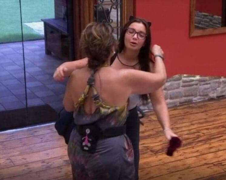 Elettra Lamborghini deixa casa do "BBB17"