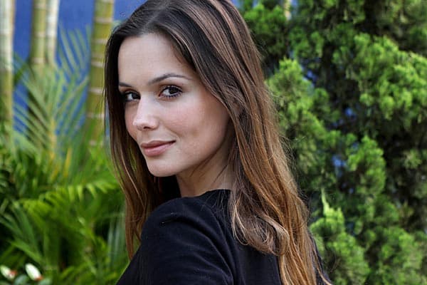 Longe da TV brasileira desde 2013, Graziela Schmitt retorna em novela bíblica