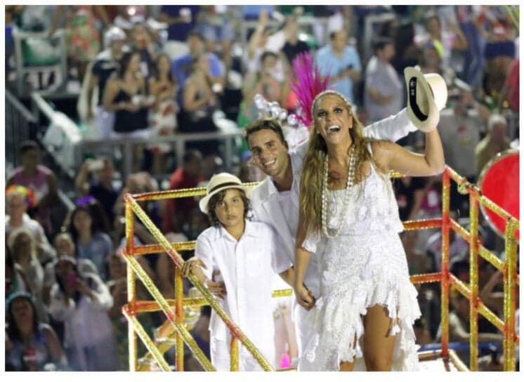 Ivete Sangalo se disfarça e curte Carnaval nas ruas da Bahia