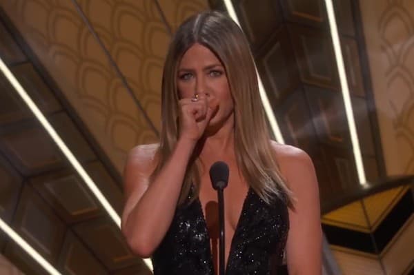 Jennifer Aniston toma prejuízo de quase R$ 2 mil no Oscar