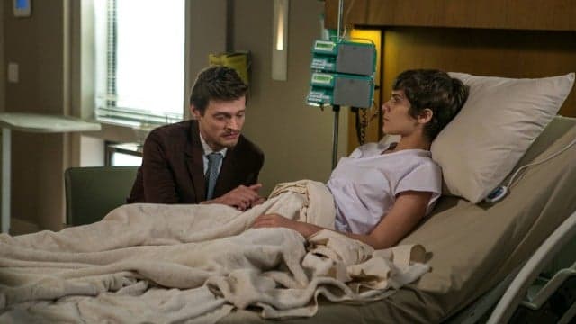 "A Lei do Amor": Letícia e Antônio quase dão primeiro beijo após aproximação