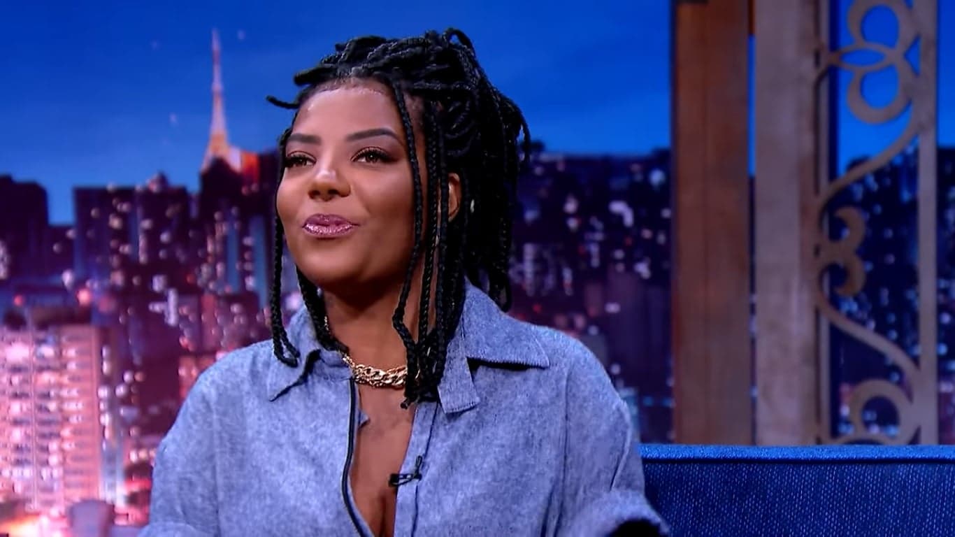 A cantora Ludmilla no "The Noite". 