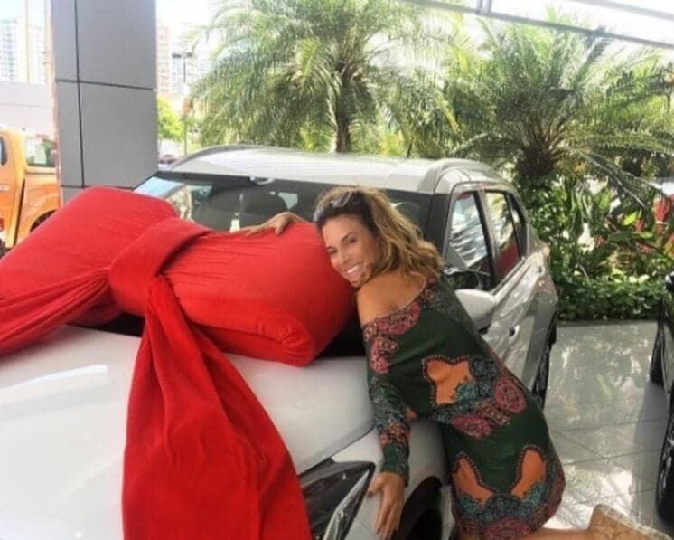 Maíra Charken ganha carrão de R$ 85 mil da TV Globo
